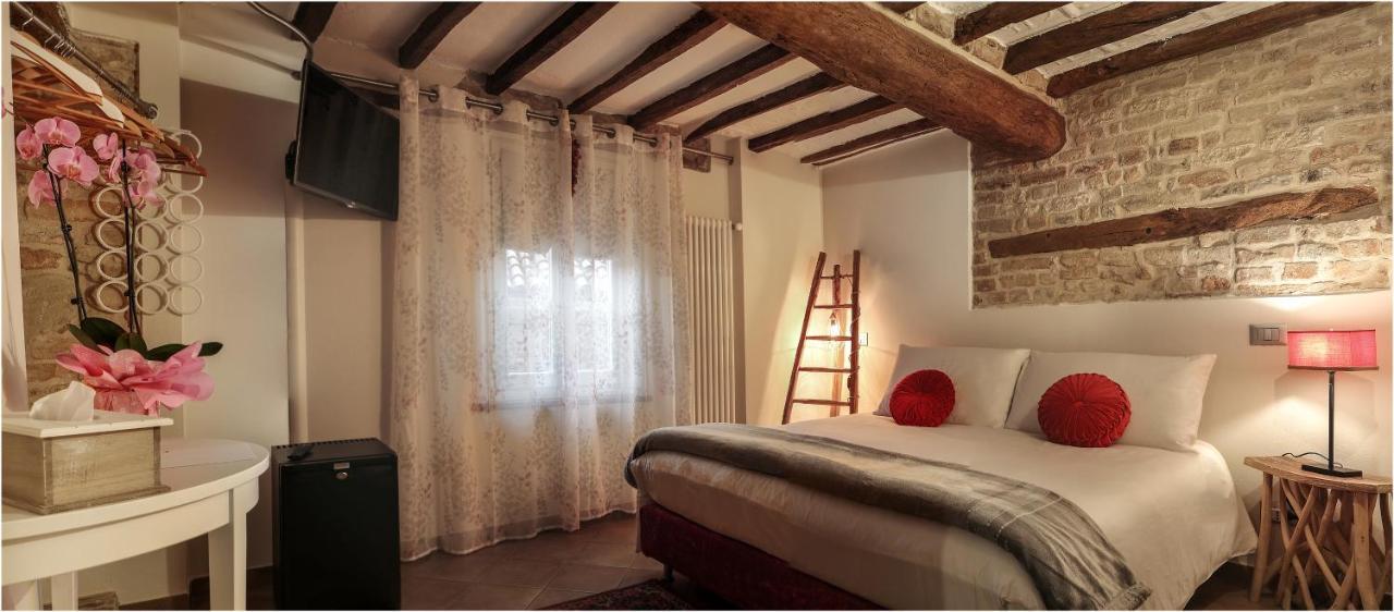 Il Giardino Sul Tetto B&B Guarene Bagian luar foto