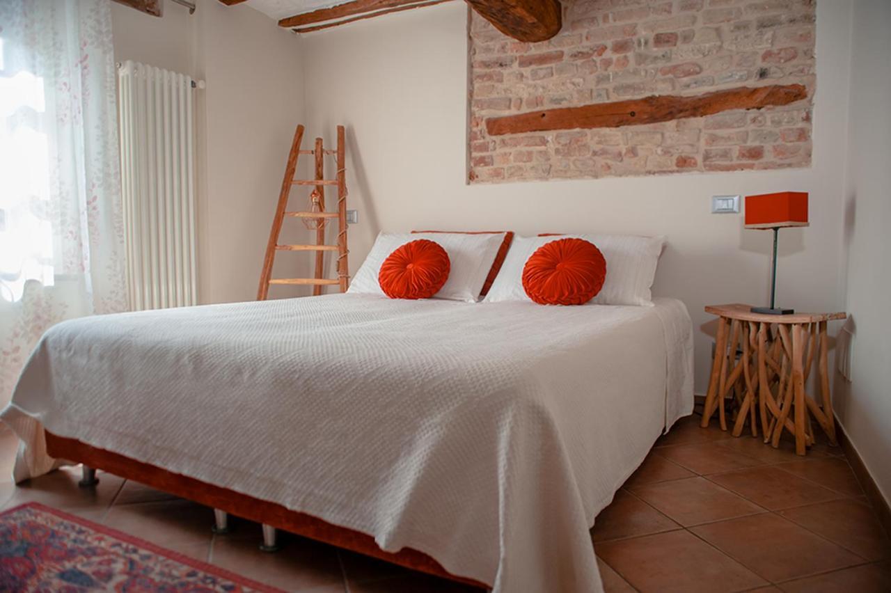 Il Giardino Sul Tetto B&B Guarene Bagian luar foto