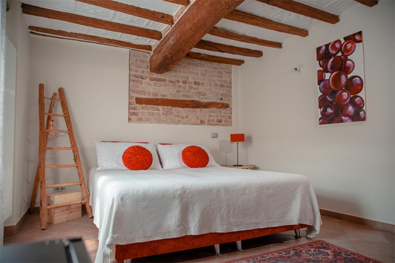 Il Giardino Sul Tetto B&B Guarene Bagian luar foto