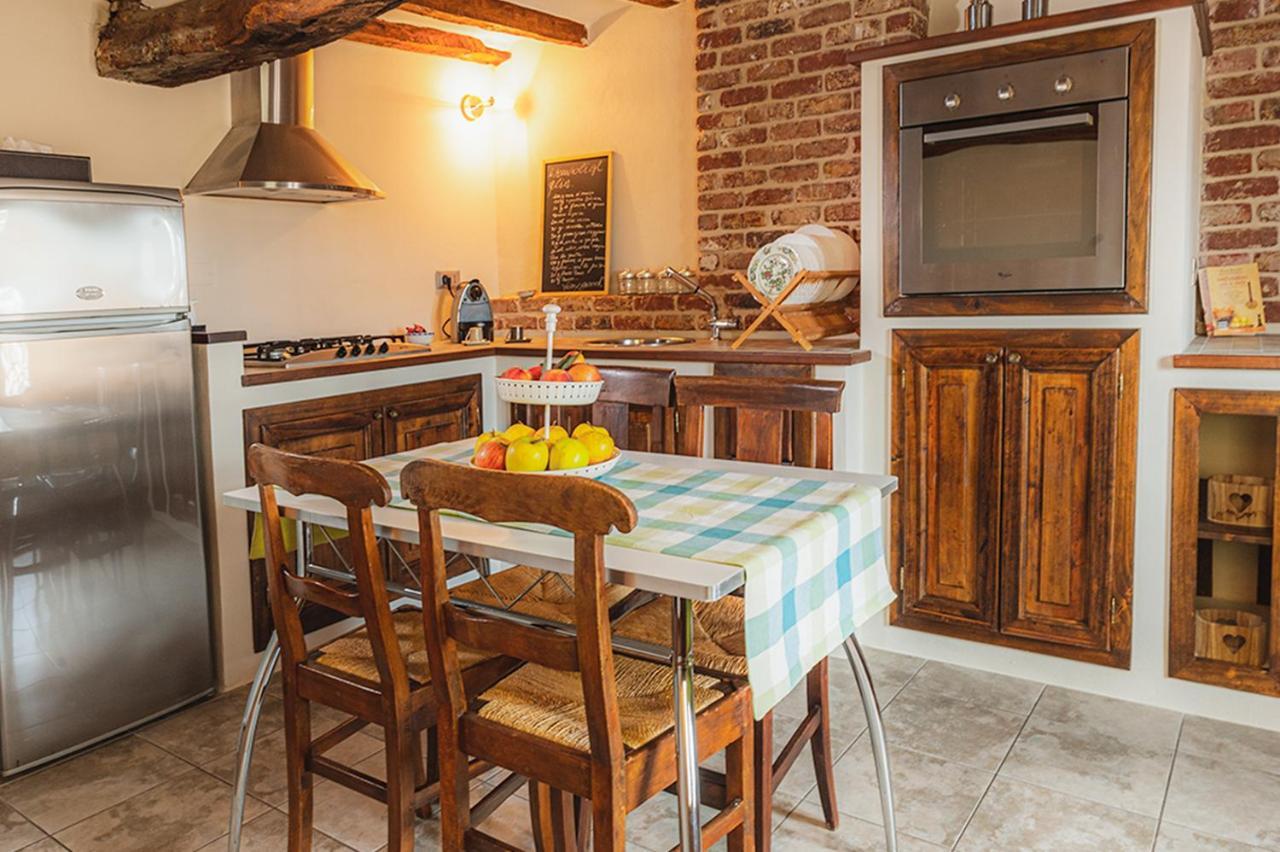 Il Giardino Sul Tetto B&B Guarene Bagian luar foto